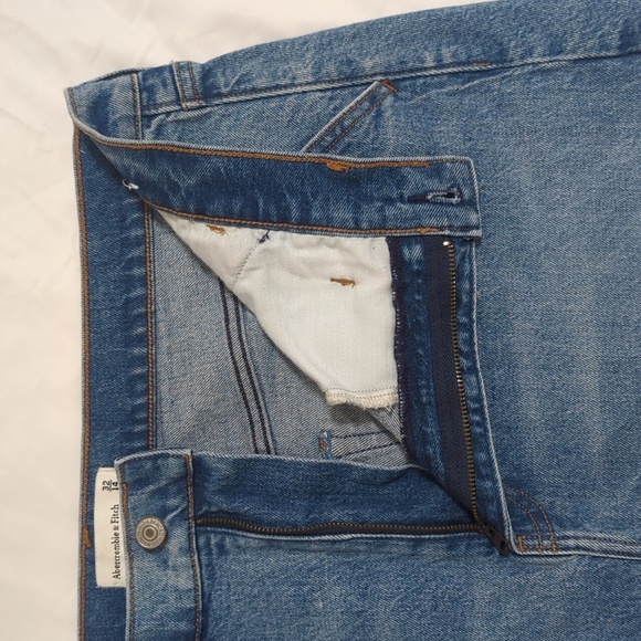 Abercrombie & Fitch Curved Hem Denim Mini Skirt, Color Med Wash Size 32 - Picture 8 of 14